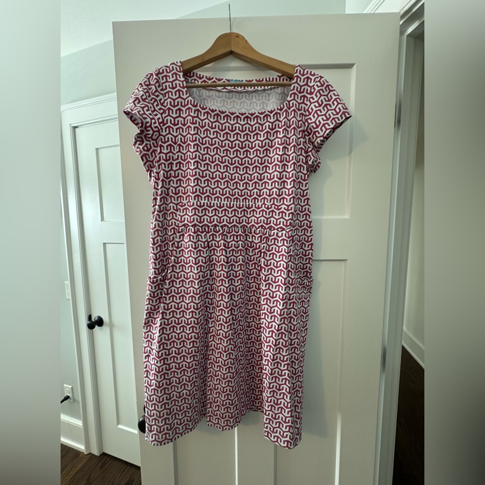 Like new J. McLaughlin cap sleeve dress with pockets.